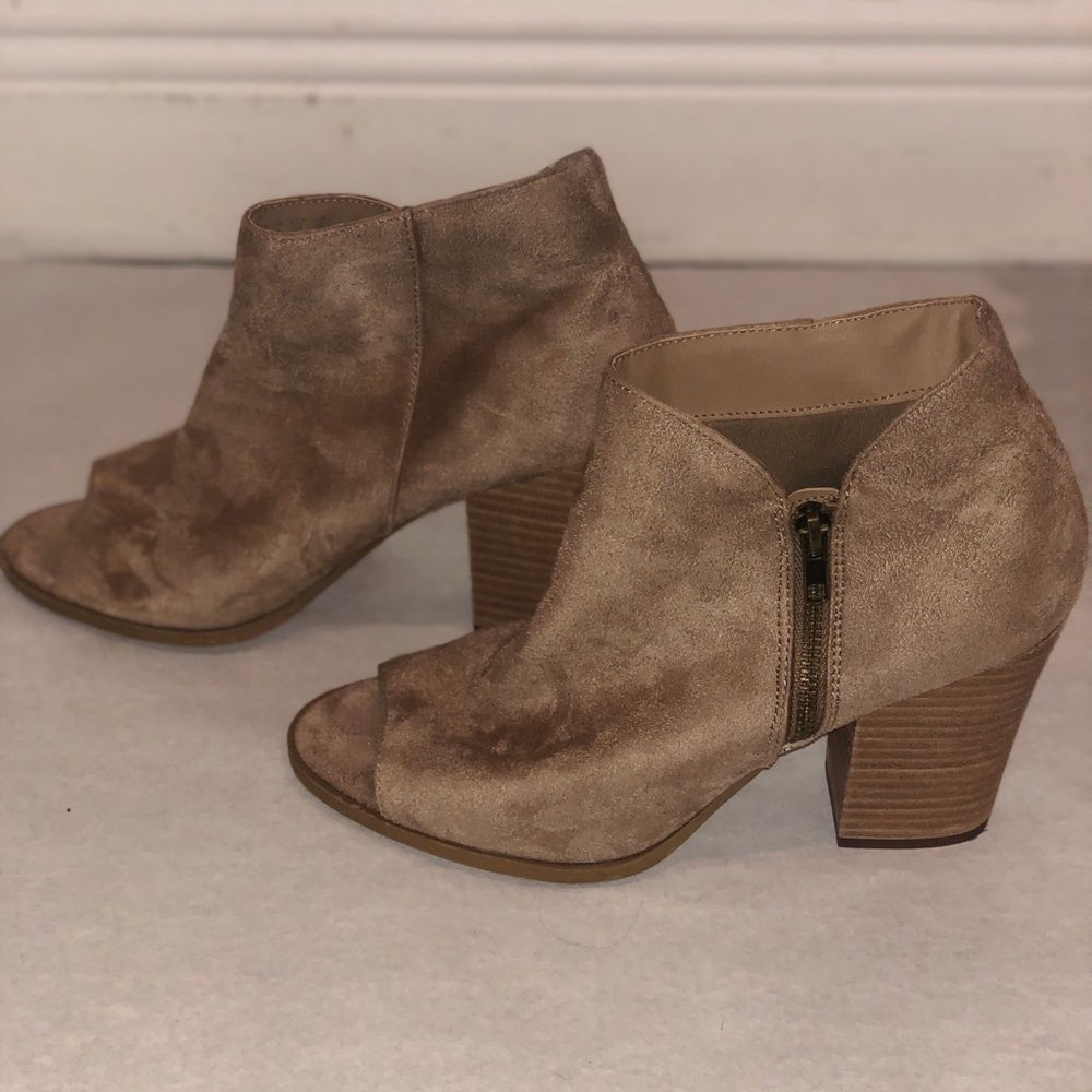 Comfy and cute peep toe heels!